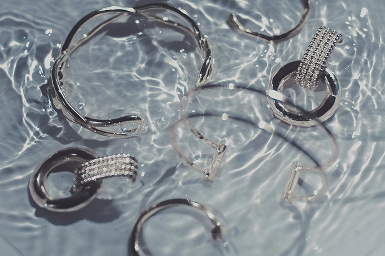 925 sterling silver chain exposed to water