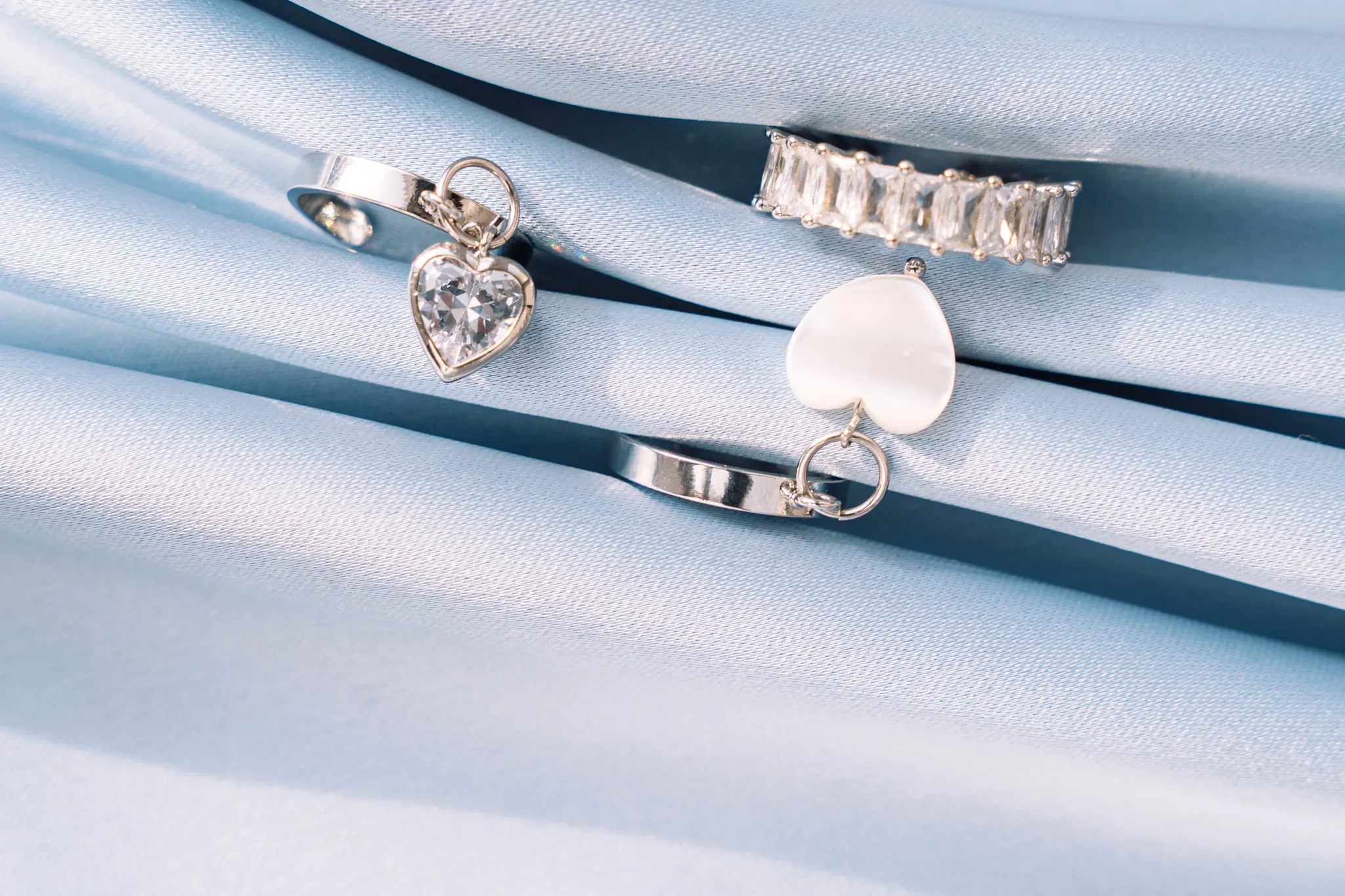 925 sterling silver jewelry showing polished silver finish